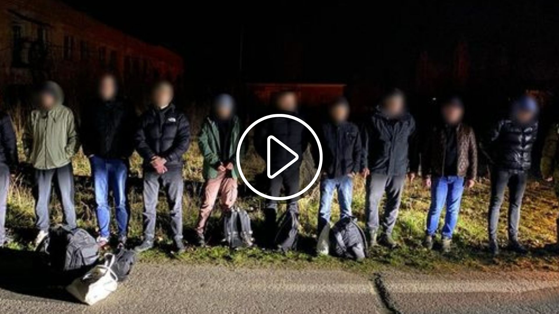 У ніч на сьогодні, прикордонники відділу «Лужанка» Мукачівського загону затримали групу з дев’яти осіб, які намагалися незаконно потрапити на територію Угорщини.