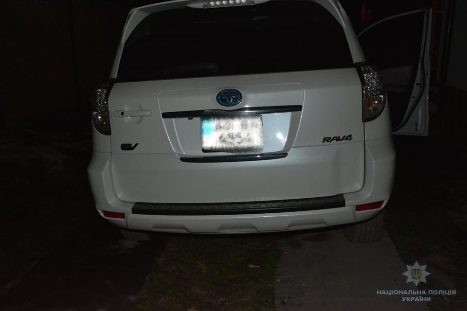 Слідчі Берегівського відділу поліції відкрили кримінальне провадження за фактом займання автомобіля «Toyota Rav», що належить місцевому мешканцю.