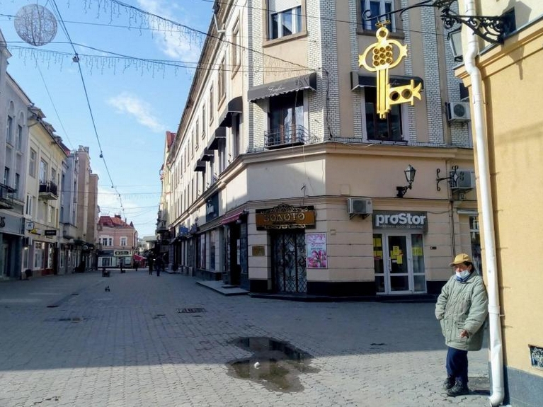 На улицах областного центра Закарпатья всегда кипела жизнь. А что мы видим сегодня?