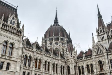 Міністерство закордонних справ Угорщини в зв'язку з отруєнням екс-шпигуна Сергія Скрипаля та його дочки повідомило про рішення вислати одного російського дипломата.
