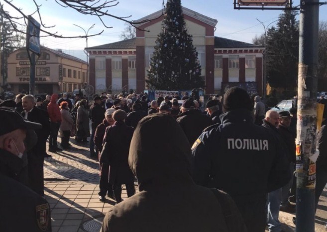 Мешканці Хуста і Сваляви 11 січня вийшли на демонстрації, протестуючи проти зростання тарифів на газ та електроенергію.