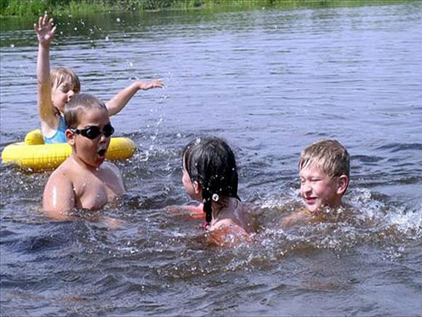 Першого червня на пл. Театральній в Ужгороді рятувальники проведуть для дітей акцію «До води не поспішай – правила безпеки взнай!»