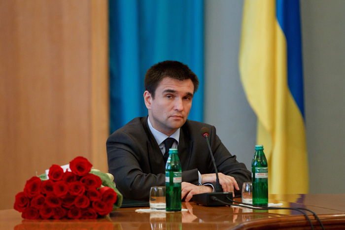 5 січня Ужгород відвідав Міністр закордонних справ України Павло Клімкін. Під час прес-конференції він прокоментував кілька актуальних для закарпатців тем.