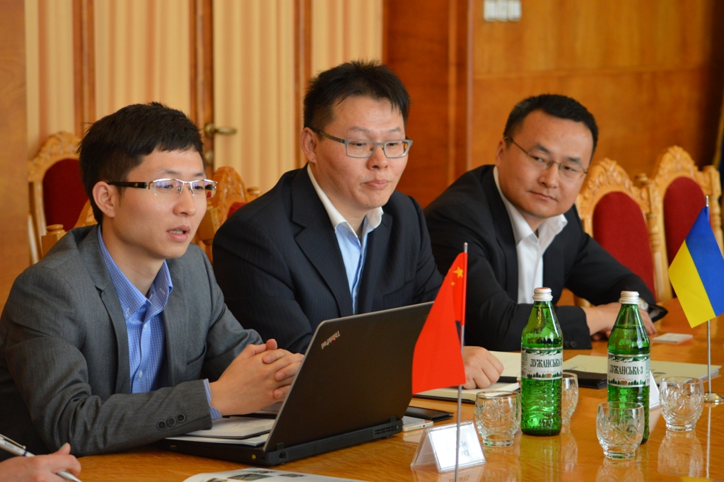 Представители крупнейшей в Китае компании, специализирующейся на строительстве мусороперерабатывающих заводов «China Western Power Industrial Co Ltd» вчера встретились с Геннадием Москалем.