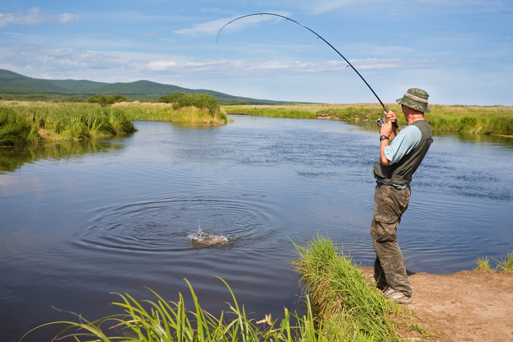 На квітень та травень 2015 року у зв’язку з нерестом риби встановлено заборону на будь-який вид рибальства в рибогосподарських водних об’єктаах Іршавського району.
