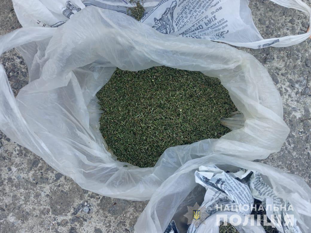 Полиция Закарпатья трижды изъяла наркотические вещества в городе Сваляве Мукачево и Серехове. По всем фактам начато досудебное расследование. 