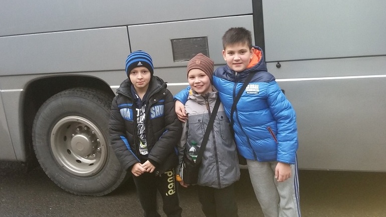 45 детей из всей Украины, родители которых погибли на Майдане или во время войны, раненые или являются участниками АТО на Востоке, ныне отправились в Венгрию на Рождественские праздники.