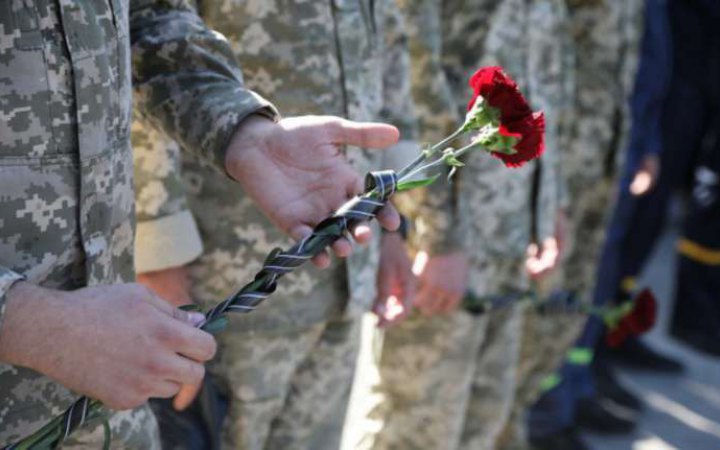 Вулиці Ужгорода знову омиються гіркими сльозами: ще один захисник повертається додому "на щиті" (ФОТО)