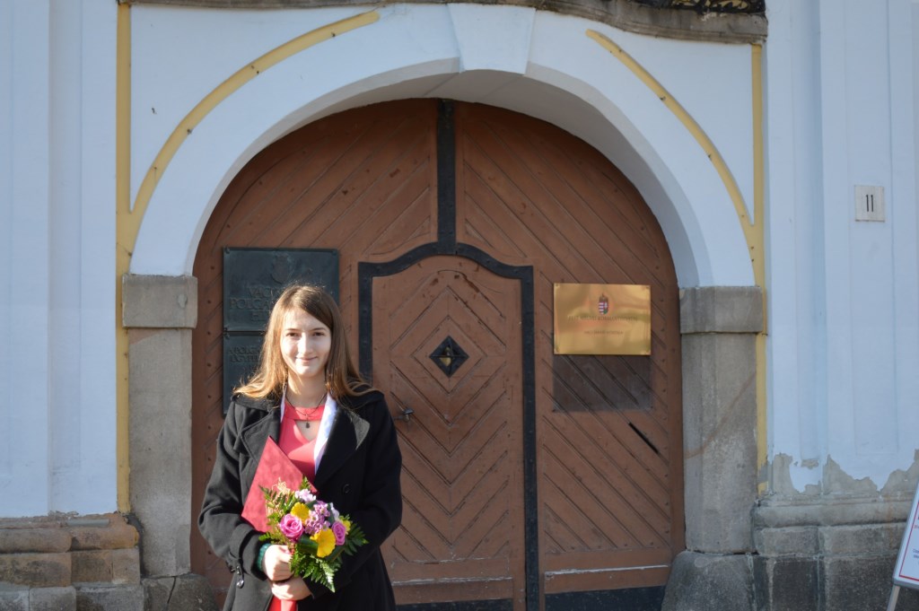 Тячевская школьница привезла из Венгрии юбилейную награду