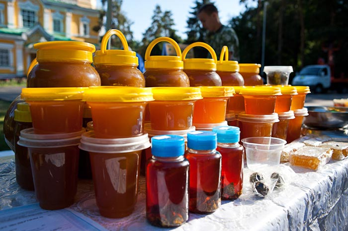 Традиційне свято меду відбудеться цими вихідними в Мукачеві, в парку Перемоги. Закарпатські пасічники представляють мед і продукти бджільництва.