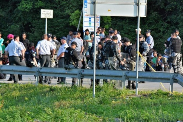 Понад 20 тисяч озброєних мігрантів можуть прорватися в Європу через боснійсько-хорватський кордон.