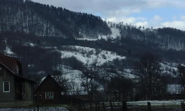Снігом припорошило минулої ночі гірські населені пункти району.