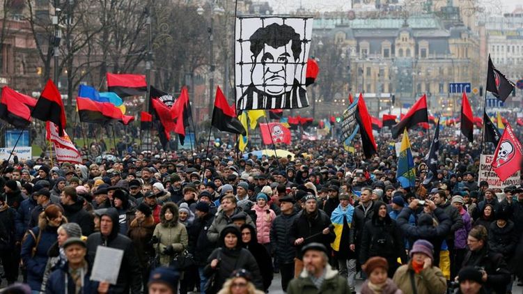 МіхоМайдан відновлює масові акції протесту в центрі столиці з вимогою відставки президента Петра Порошенка