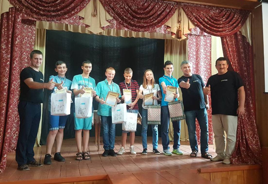 Призери Кубку Хуста з програмування отримали, крім медалей і грамот, грошові нагороди та цінні призи.