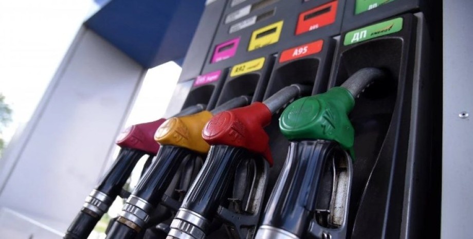 У вівторок, 11 жовтня, зафіксовано зниження середньої ціни на бензини А-95+ та А-92, а також подорожчання автогазу.