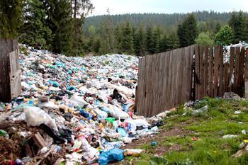 На Закарпатті нараховується 130 облікованих сміттєзвалищ та полігонів твердих побутових відходів. Їх загальна площа – 121,1 гектар.