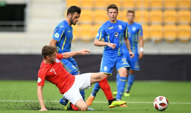 У другому турі юніорського чемпіонату Європи (U-19) з футболу, що проходить у Фінляндії, збірна України зіграла унічию 1:1 з командою Англії, що є діючим чемпіоном континенту.

