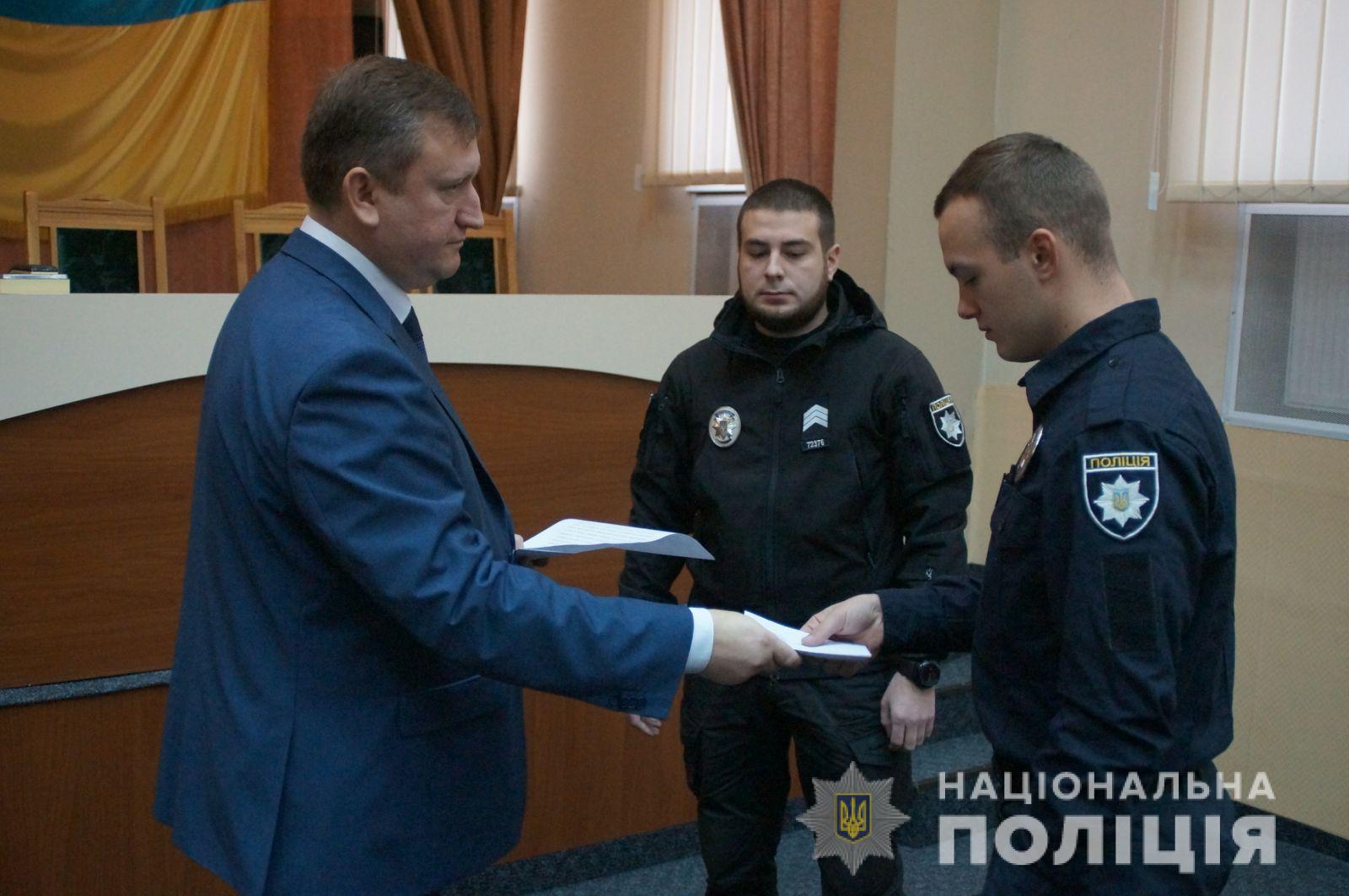Начальник ГУ Нацполіції в Закарпатській області Олександр Канцідайло відзначив 2-х працівників УПП за оперативне реагування та розкриття тяжкого злочину. 