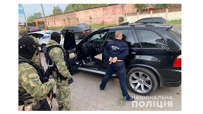 Як повідомили в прес-службі поліції Одещини, затримали наркоділків на гарячому, під час оперативні закупівлі кокаїну на суму понад 100 тисяч гривень.