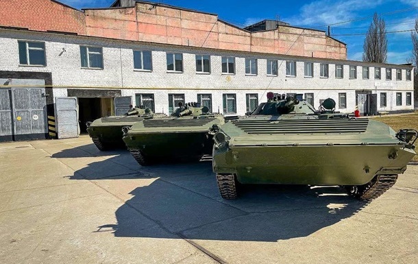 РФ завдали авіаудару по Житомирському бронетанковому заводу.