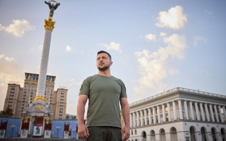 Зеленський звернувся до українців у центрі столиці.