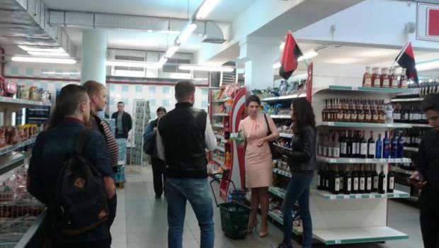 Программа «Ревизор» и в дальнейшем инспектирует заведения сферы услуг Закарпатье. Очередной объект – это супермаркет «Вопак» в городе Хуст.