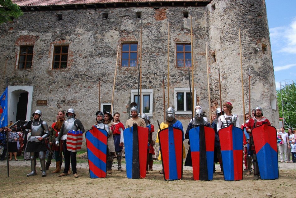 24-26 травня в Чинадієві у замку Сент Міклош відбудеться вже традиційний і направду яскравий, улюблений фестиваль – «Срібний Татош». 