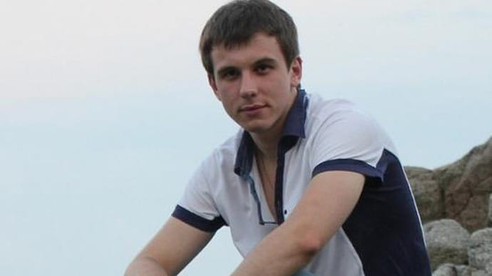 Тело водителя BlaBlaCar Тараса Познякова, убитого в 2016 году членами закарпатской группировки «Солнце» Луаном Кингисеппом и Дмитрием Голубом, было найдено возле трассы «Житомир – Киев».