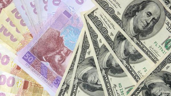 Нацбанк істотно знизив офіційні курси валют.