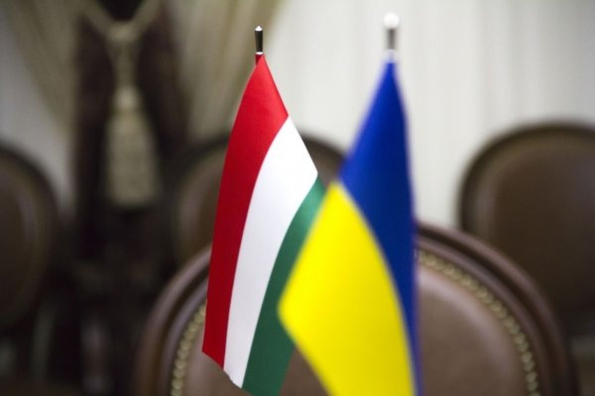 Будапешт не дає дозволу на відкриття нового почесного консульства України в місті Шіофок – найбільшого міста на Балатоні.

