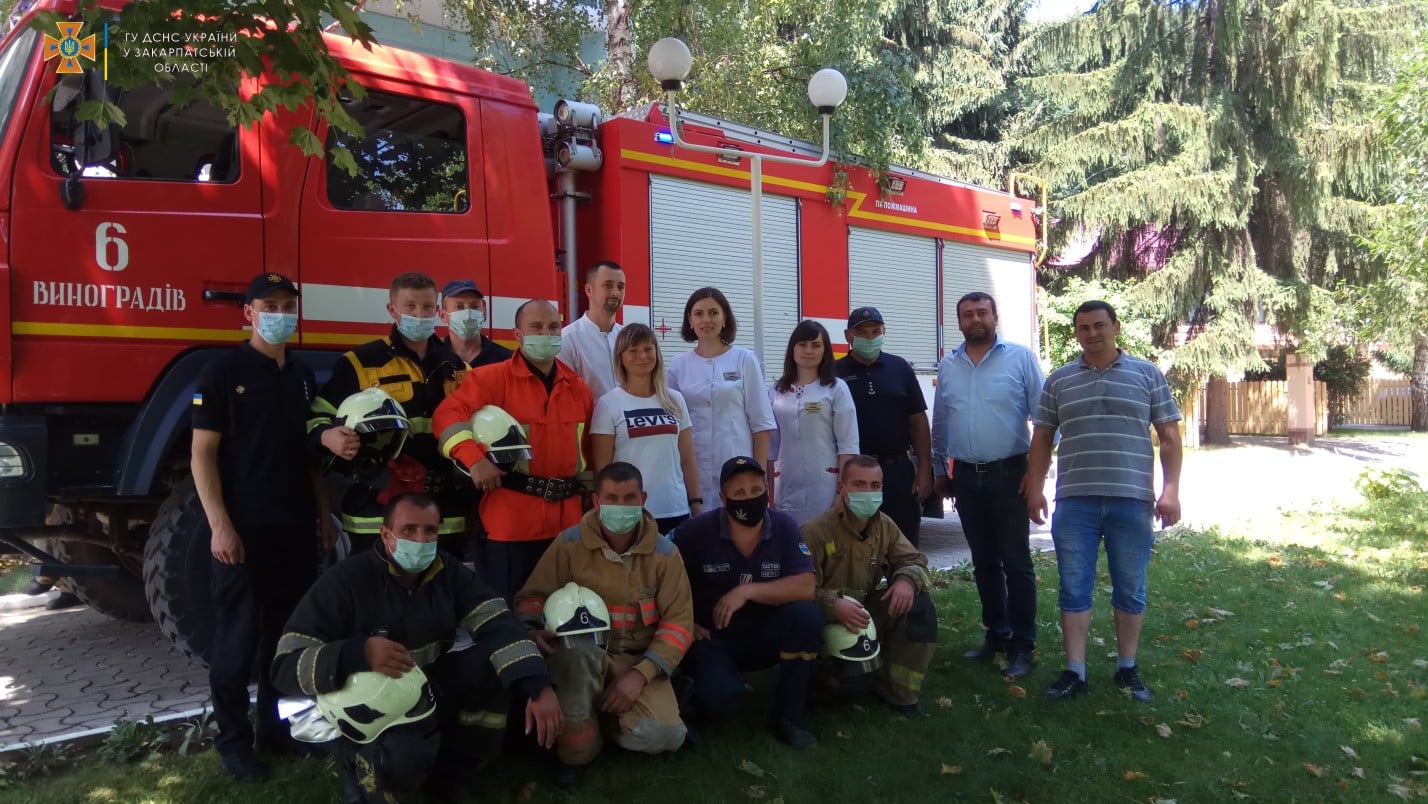 Не бойтесь – спасатели провели пожарно-тактическую тренировку с персоналом и отдыхающими учреждения в Виноградове. 