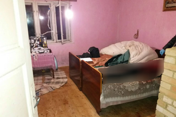 Вчора, 30 грудня, ввечері до поліції  звернувся житель села Голубине Свалявського  району та повідомив про вбивство.