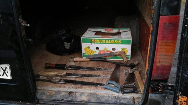 На Воловеччине правоохранители задержали «Спринтер», в багажном отделении которого обнаружили холодное оружие типа «тесаков», а также пилы и топора. 
