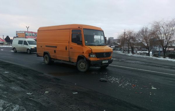  Сегодня, 29 декабря, в селе Розовка, что в Ужгородском районе, случилась досадная авария - столкнулись два автомобиля.