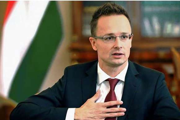 Міністр закордонних справ Угорщини Петер Сійярто вважає, що Україна може відновити дію законодавства різними шляхами.