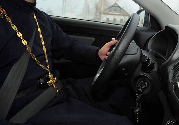 Мукачевский городской районный суд оштрафовал священника УПЦ МП, который в пьяном виде сел за руль своей Skoda Octavia.