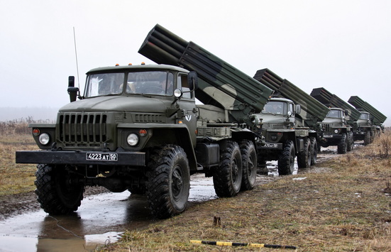С территории России на Донбасс приехала очередная партия военной техники и топлива. 