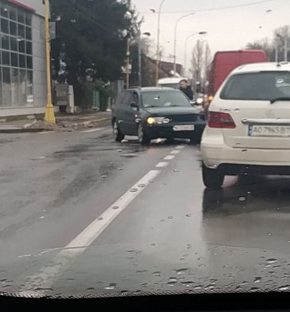 Дорожно-транспортное происшествие произошло сегодня около 12:00 в Ужгороде на улице Гагарина.