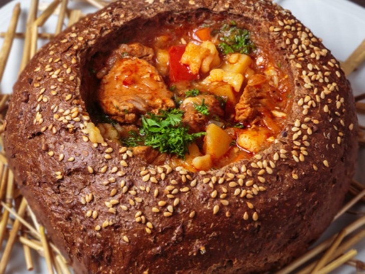 Закарпатські страви передають багатонаціональний, теплий та незабутній колорит найзахіднішої області України.