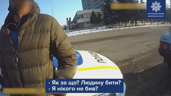 Руки в крові: в Ужгороді винуватець ДТП побив водія і втік з місця події (ВІДЕО)