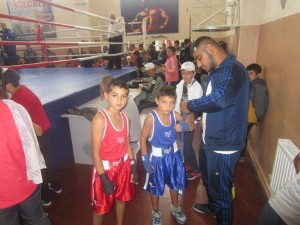 Нещодавно, на території ромського табору в Мукачеві, був відкритий Спортивний комплекс. Тут можна займатися не лише фізичними тренуваннями, але й стати професійним боксером.