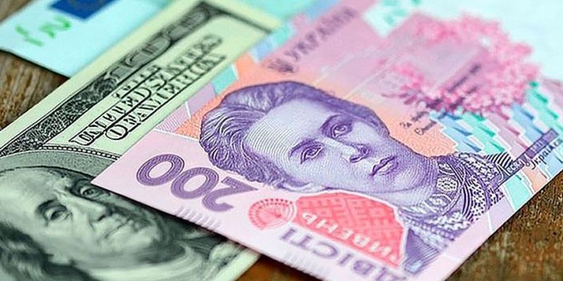 Національний банк України ослабив офіційну гривню до долара на одну копійку. По відношенню до євро курс національної валюти впав на 11 копійок.
