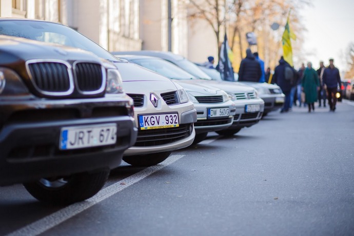З початку дії нових правил розмитнення авто в Україні було оформлено майже 2,8 тисяч транспортних засобів.


