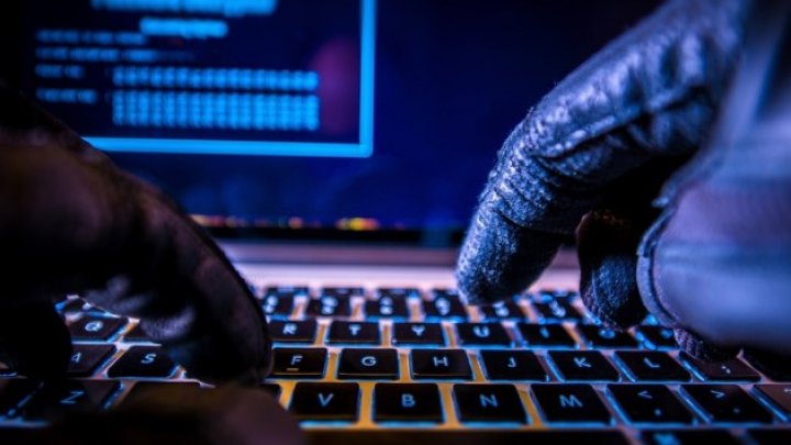 Співробітники СБУ припинили діяльність міжнародного хакерського угруповання, яке спеціалізувалося на викраденні та легалізації коштів, знятих з рахунків клієнтів банківських установ з понад 20 країн.