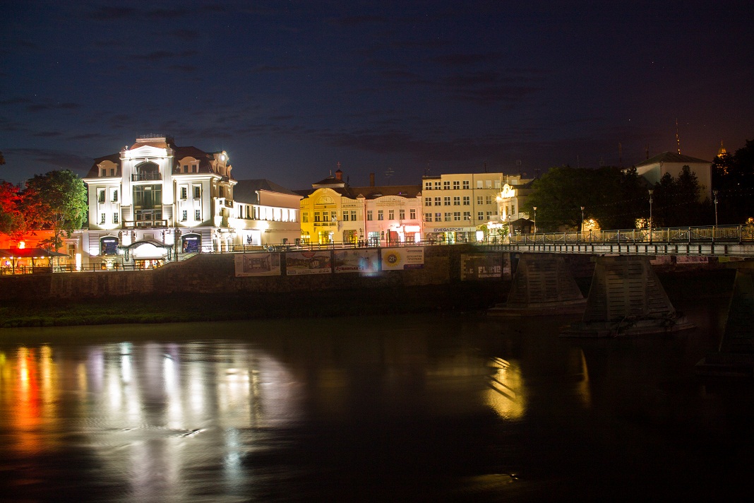 В мережі з'явився перший випуск програми "Uzhgorod Nights Weekly"