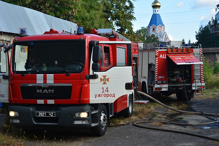 О 16:10 25 вересня до Служби порятунку надійшло повідомлення про пожежу на вул. Православна Набережна, що в Ужгороді. 