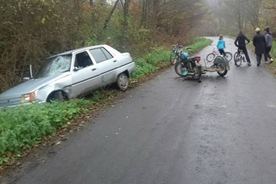 Мешканець села Сімер, пересуваючись на мотоциклі у селі Сімерки, не впорався з керуванням і допустив зіткнення з автомобілем «ЗАЗ Славута». 