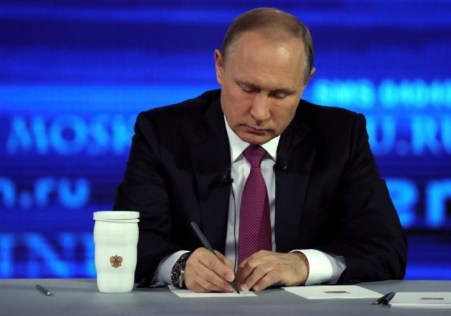 У четвер, 21 лютого, Президент Росії Володимир Путін підписав указ, за яким всі росіяни, які перебувають у запасі, скликаються на військові збори.