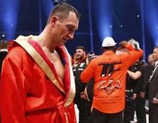 Кличко програв усі чемпіонські пояси