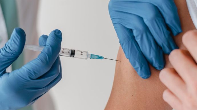 Єдиний спосіб захиститися від складного перебігу коронавірусної хвороби – вакцинація.
